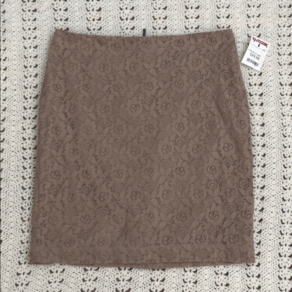 LAST CHANCE NWT Cynthia Rowley lace skirt size 4